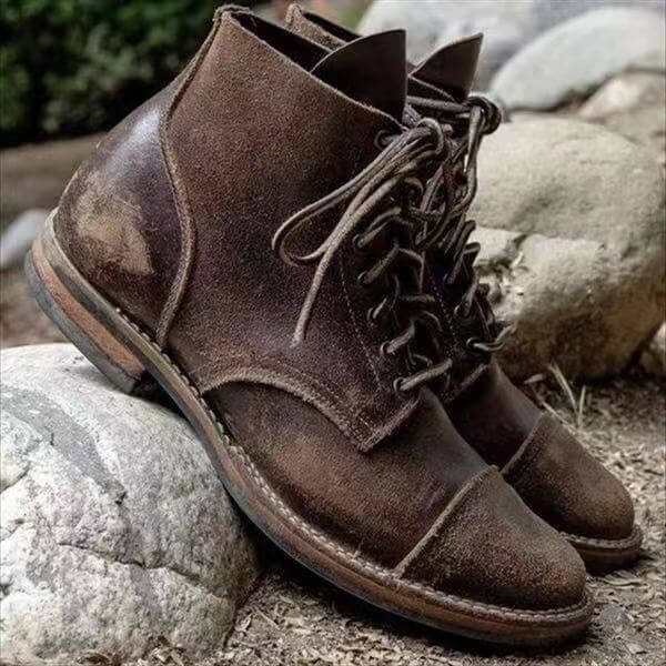 Botas de trabajo con cordones para hombre con suela duradera y diseño clásico en el tobillo.