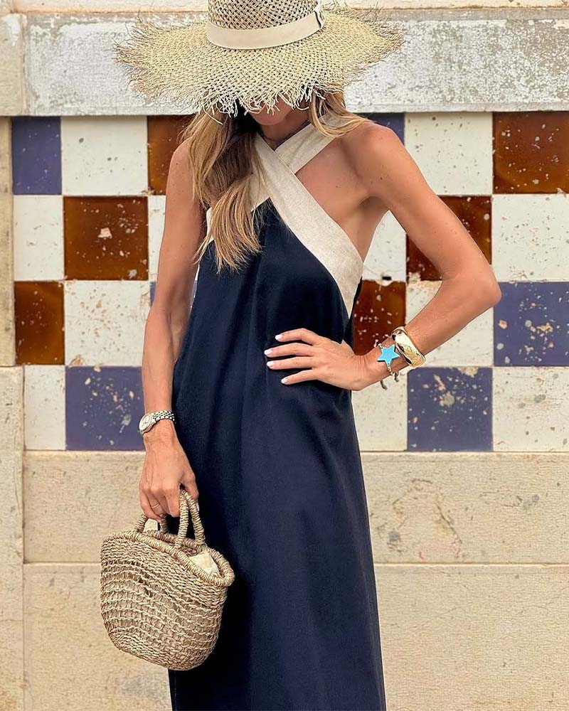 Vestido largo de mujer con cuello halter y detalle de tirantes cruzados