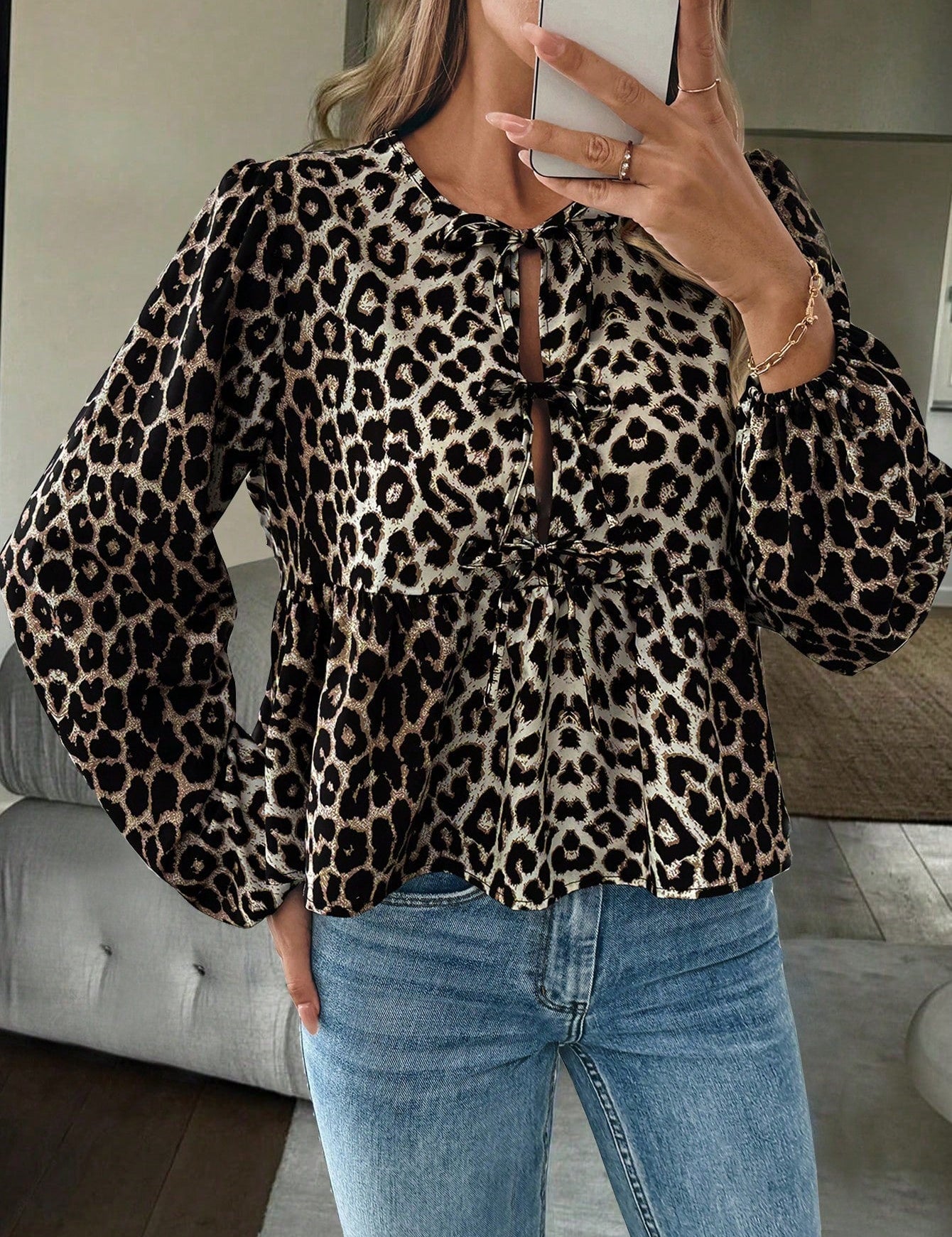 Blusa con estampado de leopardo y mangas farol para mujer