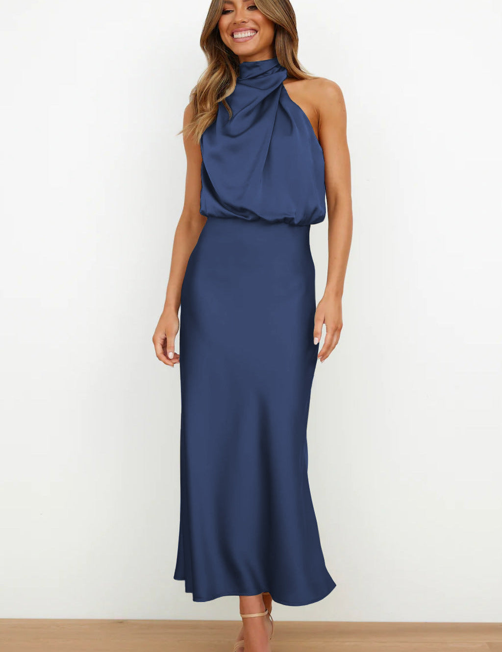 Vestido largo elegante con cuello halter para mujer