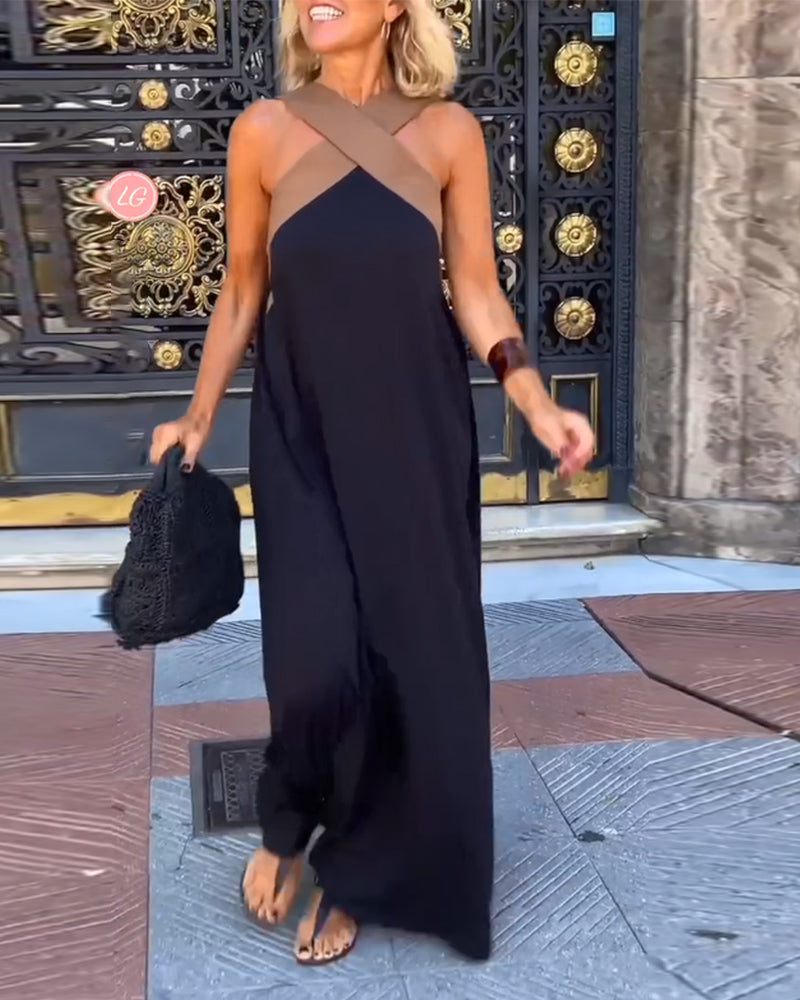 Vestido largo de mujer con cuello halter y detalle de tirantes cruzados