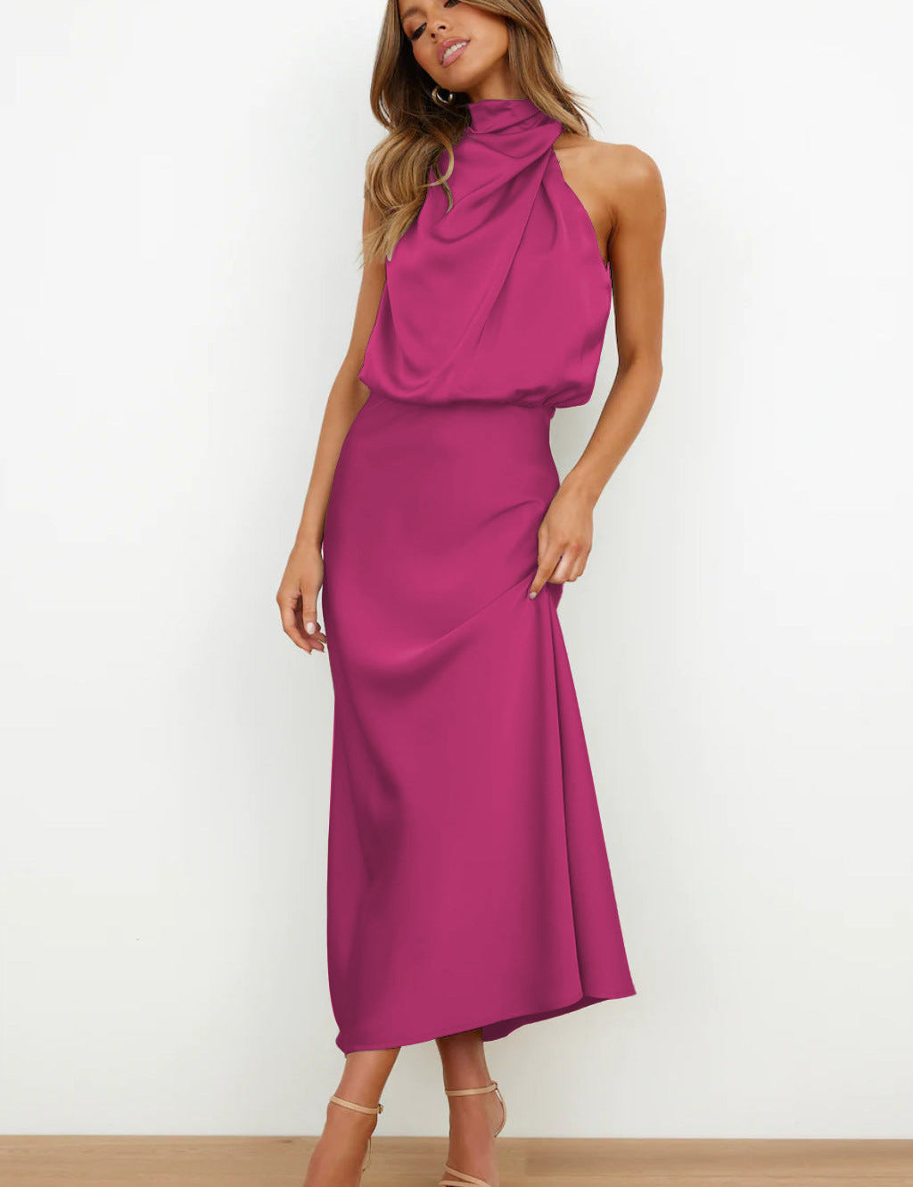 Vestido largo elegante con cuello halter para mujer