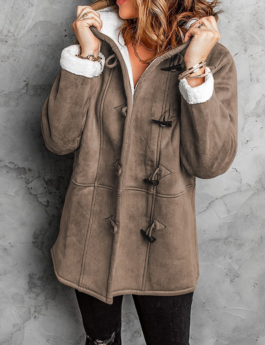 Abrigo de invierno con capucha y forro cálido para mujer