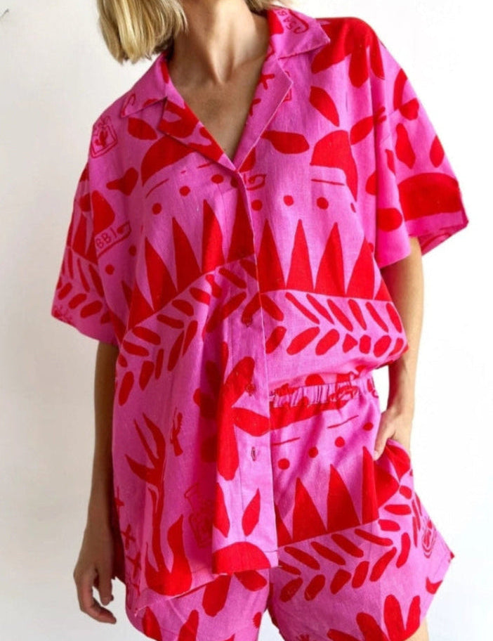 Conjunto de dos piezas de camisa y pantalón corto estampado para mujer para verano