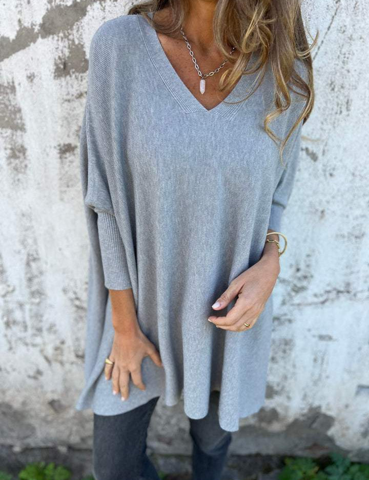 Camisa oversize de mujer con cuello en V, hombros caídos y mangas largas