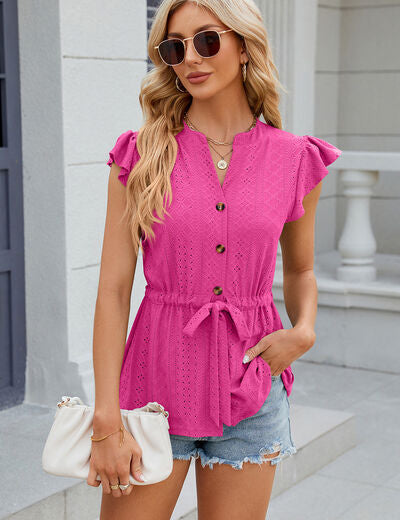 Blusa de mujer con botones al frente, cintura con lazo y mangas cortas