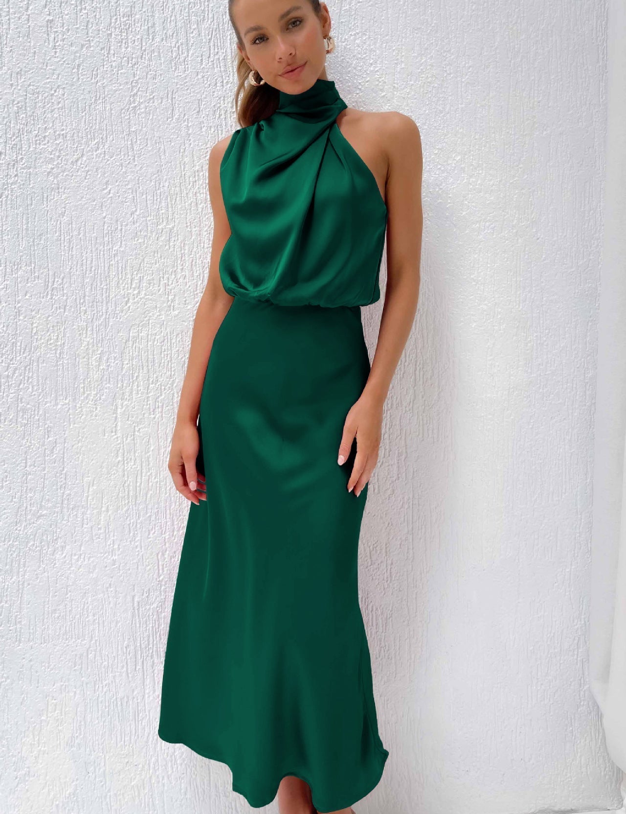 Vestido largo elegante con cuello halter para mujer