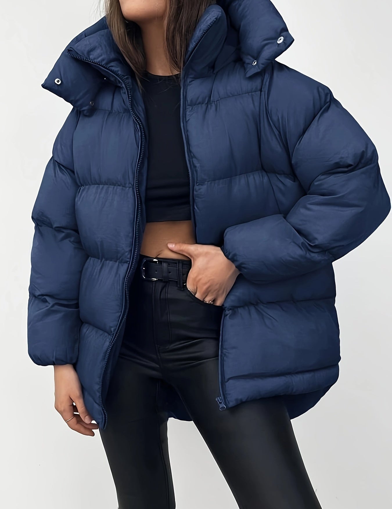 Chaqueta acolchada corta con capucha para mujer, cuello alto y diseño acolchado