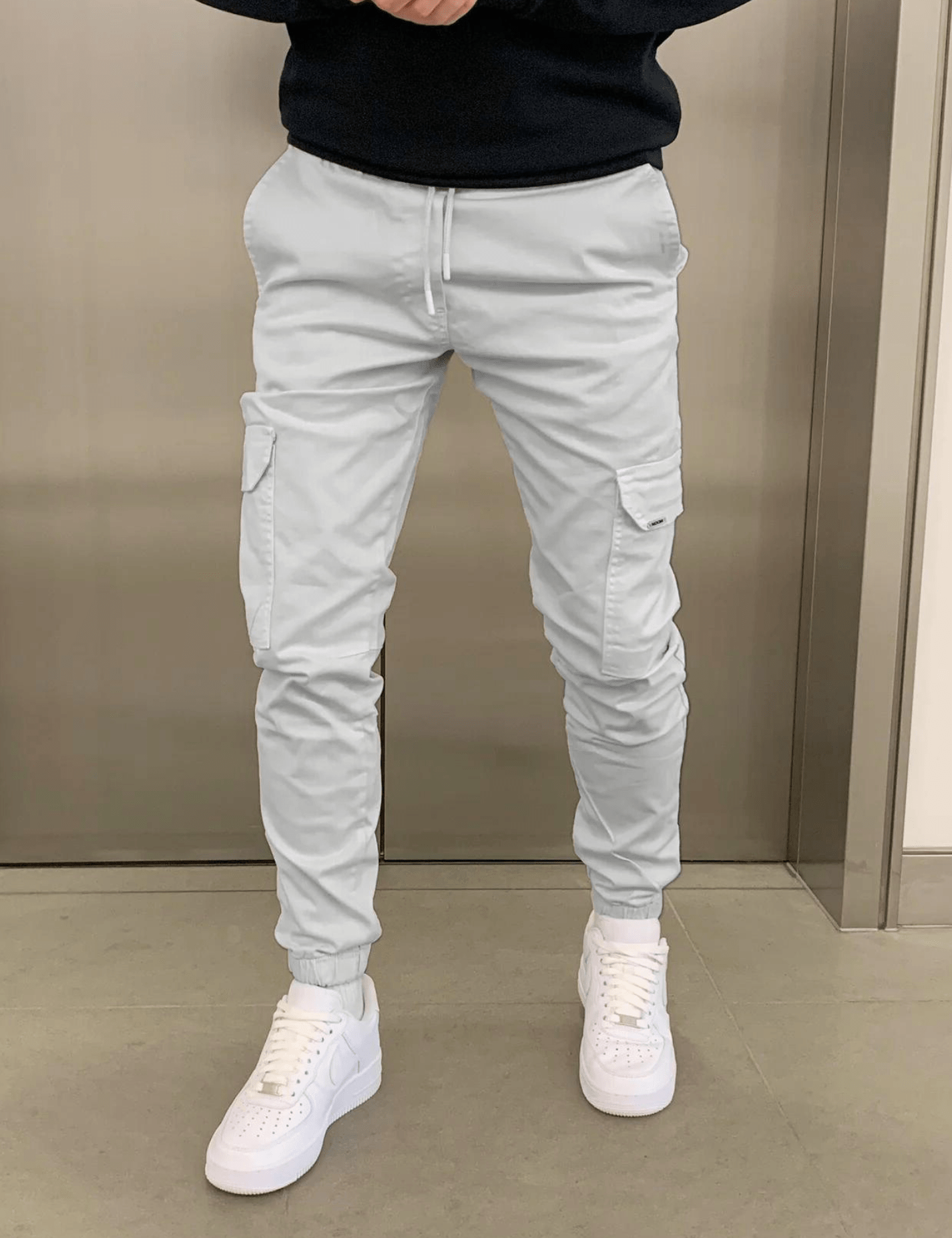 Pantalones cargo ajustados para hombre con cintura ajustable y múltiples bolsillos