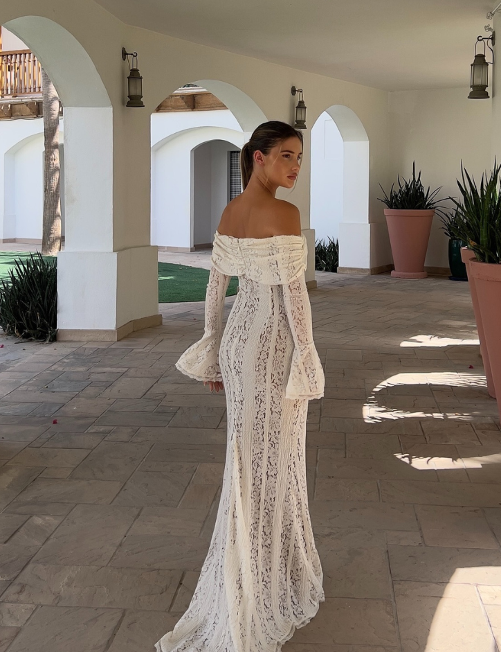 Vestido largo de encaje con hombros descubiertos, mangas acampanadas y lazo frontal para mujer