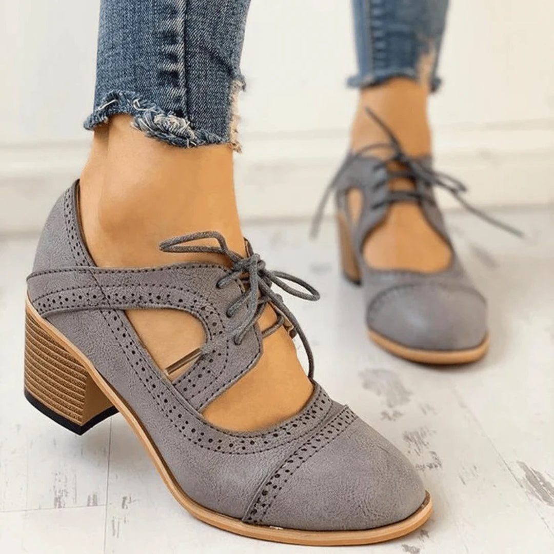 Tacones Oxford retro para mujer con detalle recortado y tacón de bloque