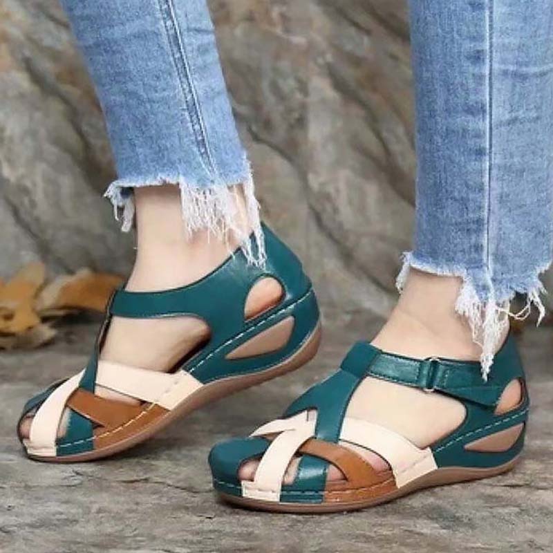 Sandalias de cuña con tiras y punta cerrada para mujer con diseño recortado en el lateral