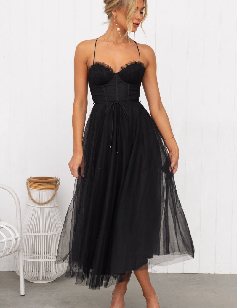 Vestido largo de mujer con tirantes finos, escote corazón y transparencias