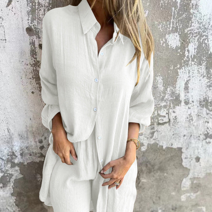 Conjunto relajado de dos piezas para mujer con camisa abotonada y pantalones cortos