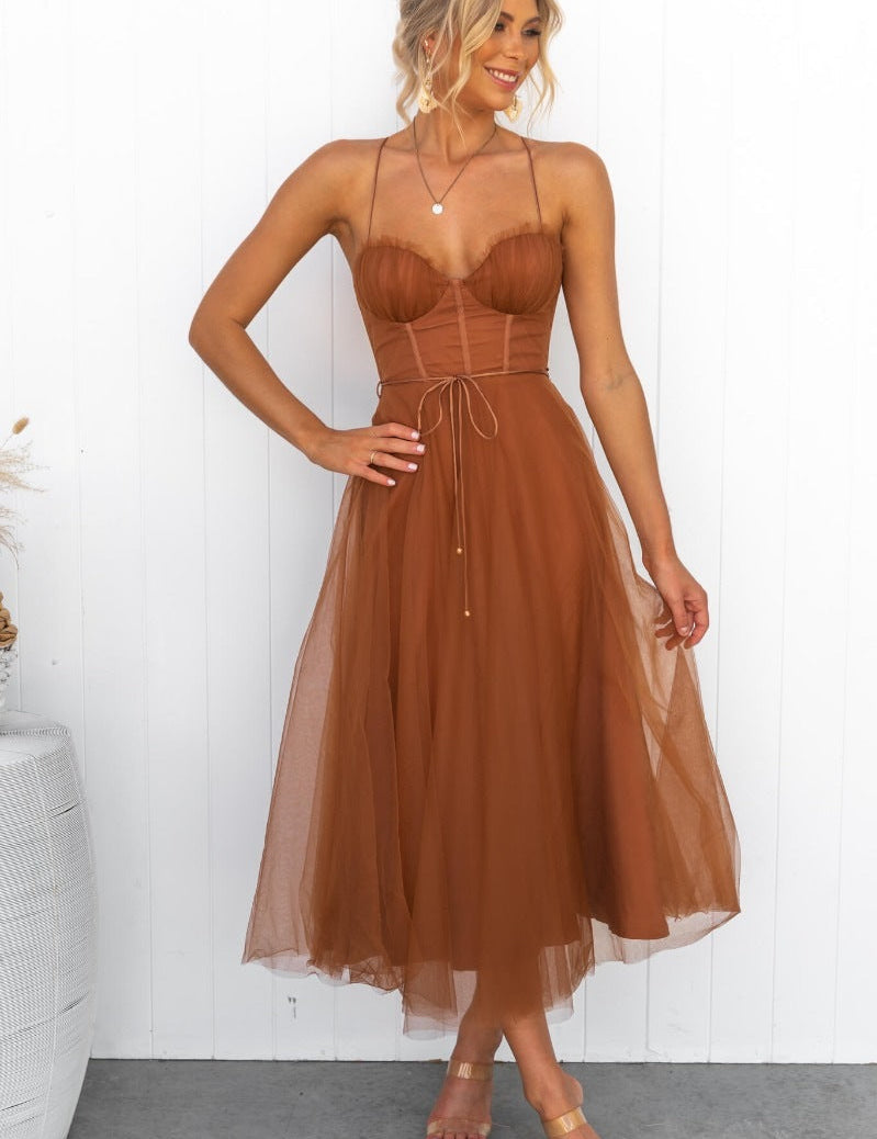 Vestido largo de mujer con tirantes finos, escote corazón y transparencias