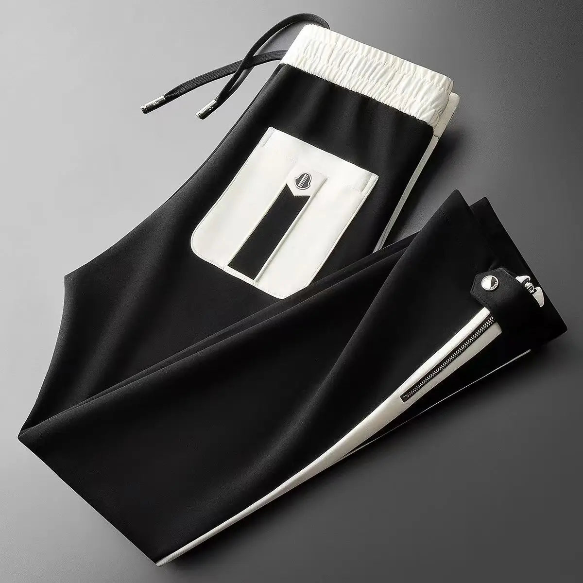 Pantalones deportivos ajustados para hombre con raya lateral y dobladillo con cremallera