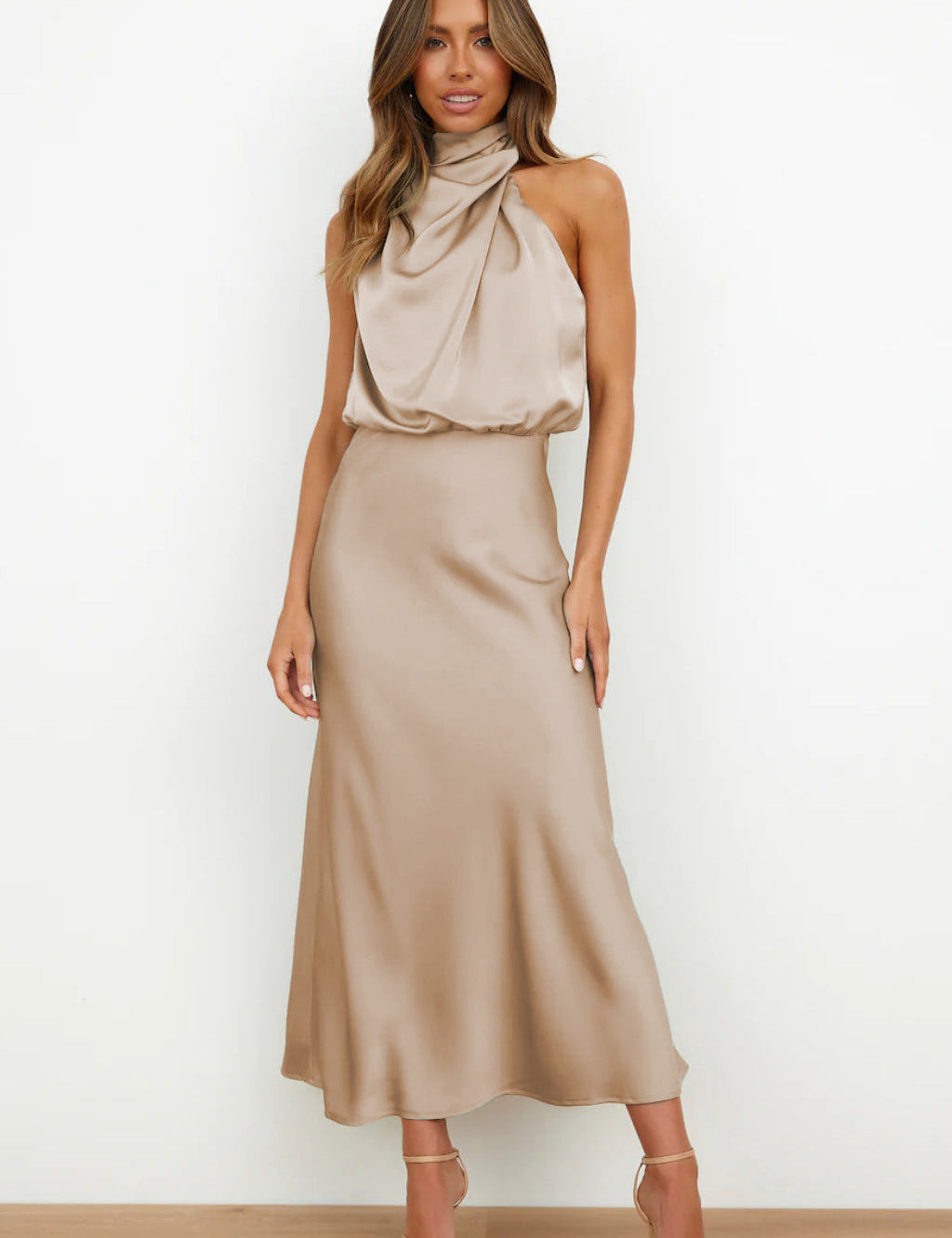 Vestido largo elegante con cuello halter para mujer