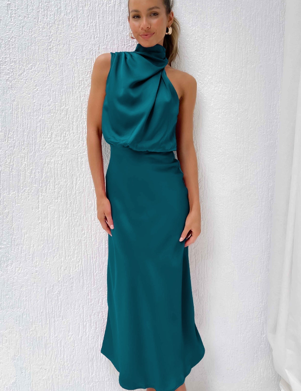 Vestido largo elegante con cuello halter para mujer
