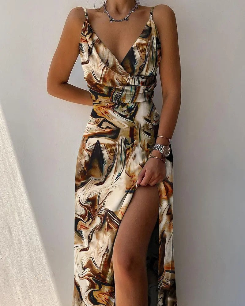 Vestido largo con tirantes finos, cuello vuelto y abertura lateral para mujer