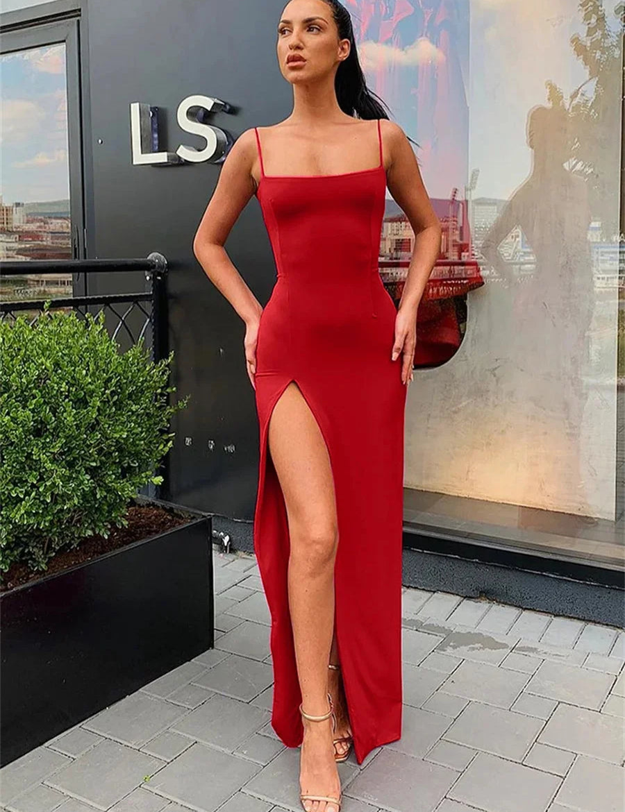 Vestido largo ajustado con tirantes finos y abertura lateral para mujer