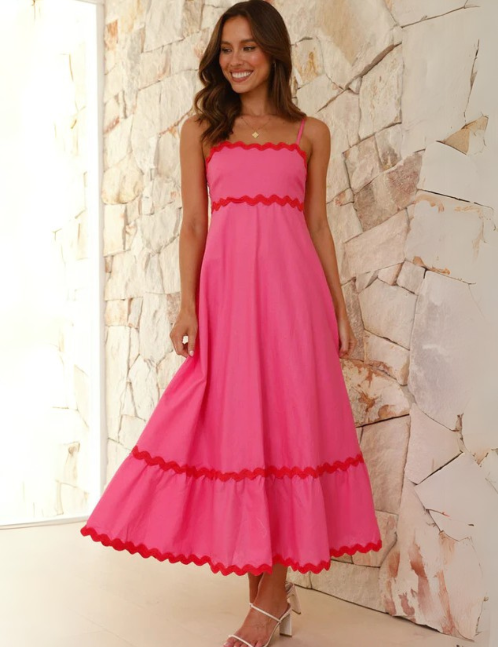 Vestido largo vaporoso para mujer con tirantes y ribete decorativo