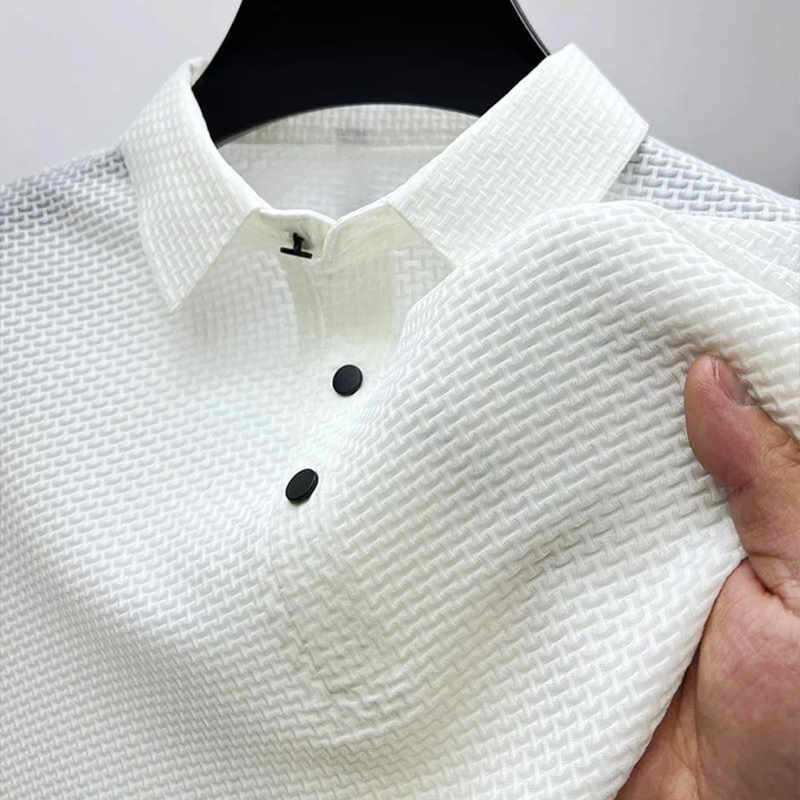 Polo de manga corta texturizado para hombre con detalle de botones modernos