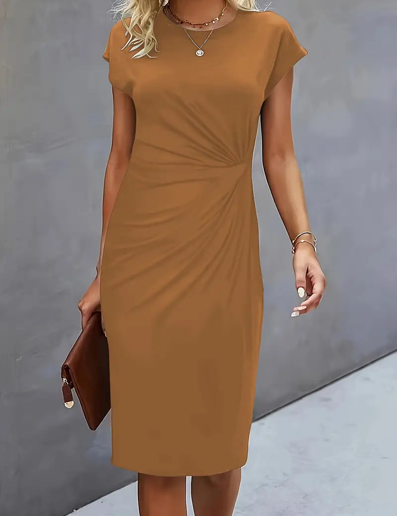 Vestido de mujer hasta la rodilla con cintura fruncida y mangas cortas