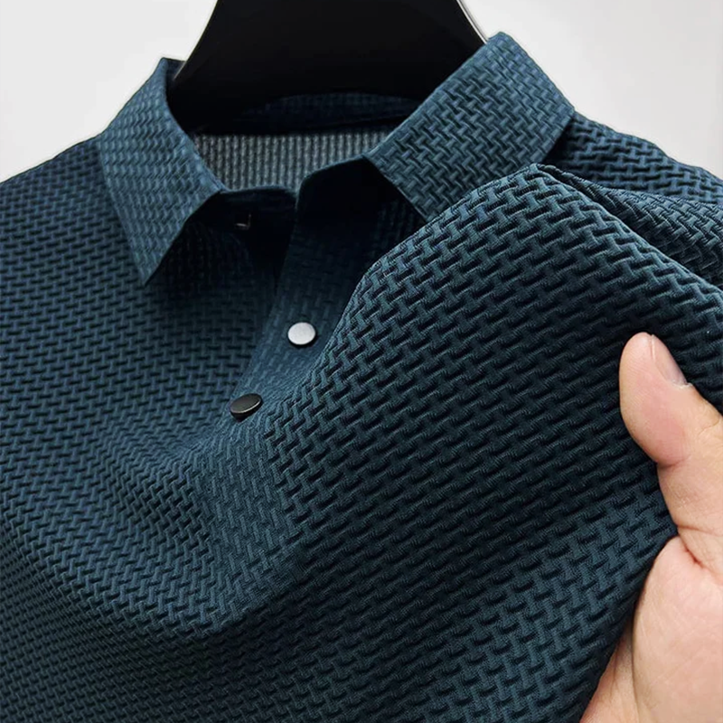 Polo de manga corta texturizado para hombre con detalle de botones modernos