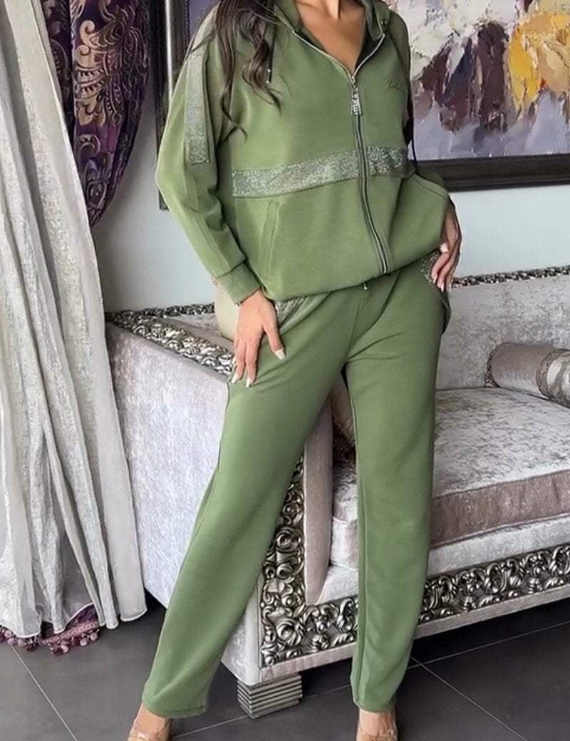 Conjunto de dos piezas para mujer con detalles de purpurina.