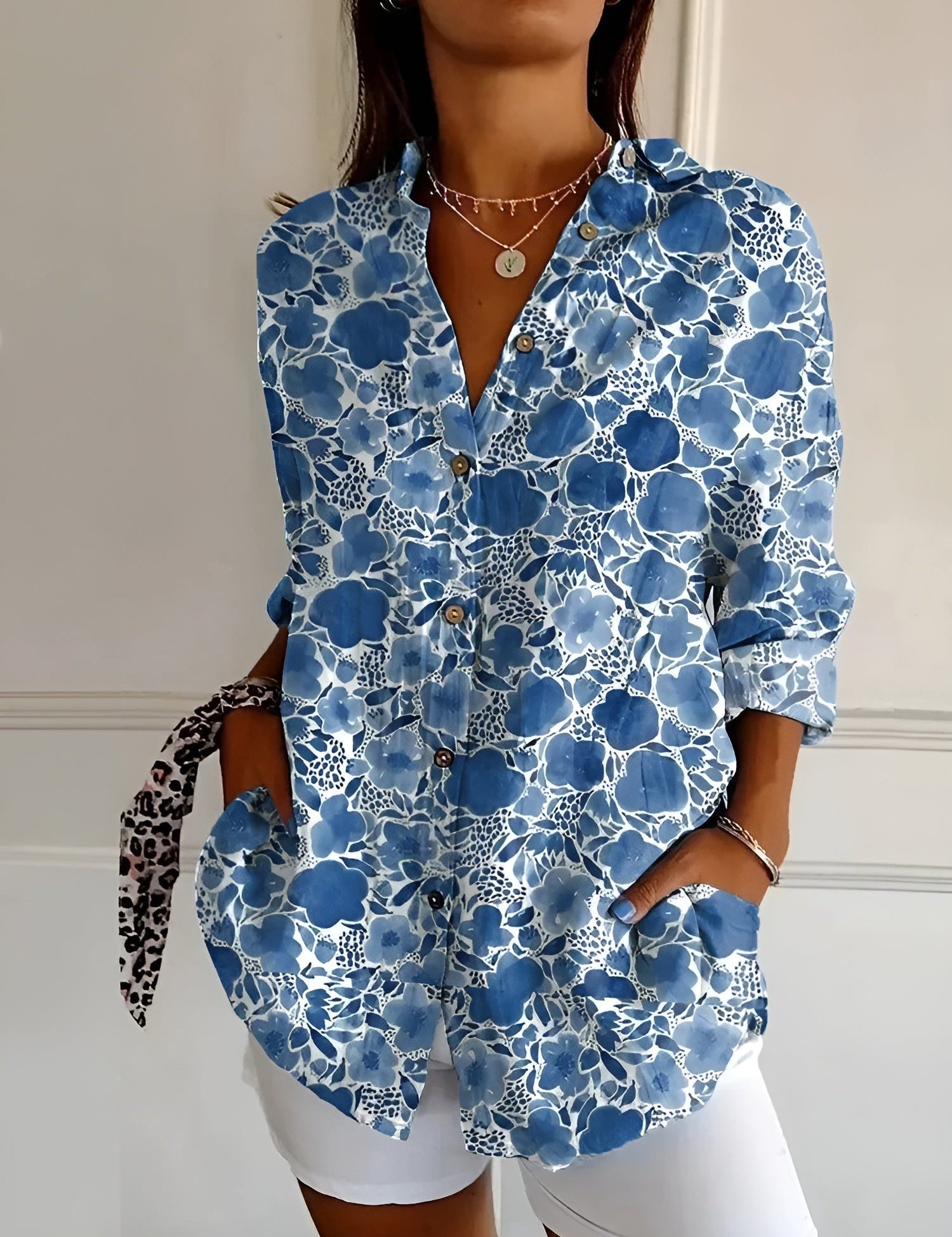 Blusa floral abotonada para mujer con mangas largas y corte relajado