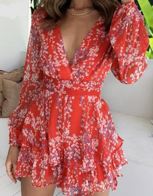 Mono de mujer de manga larga con escote en V y bajo con volantes con pantalones cortos a capas